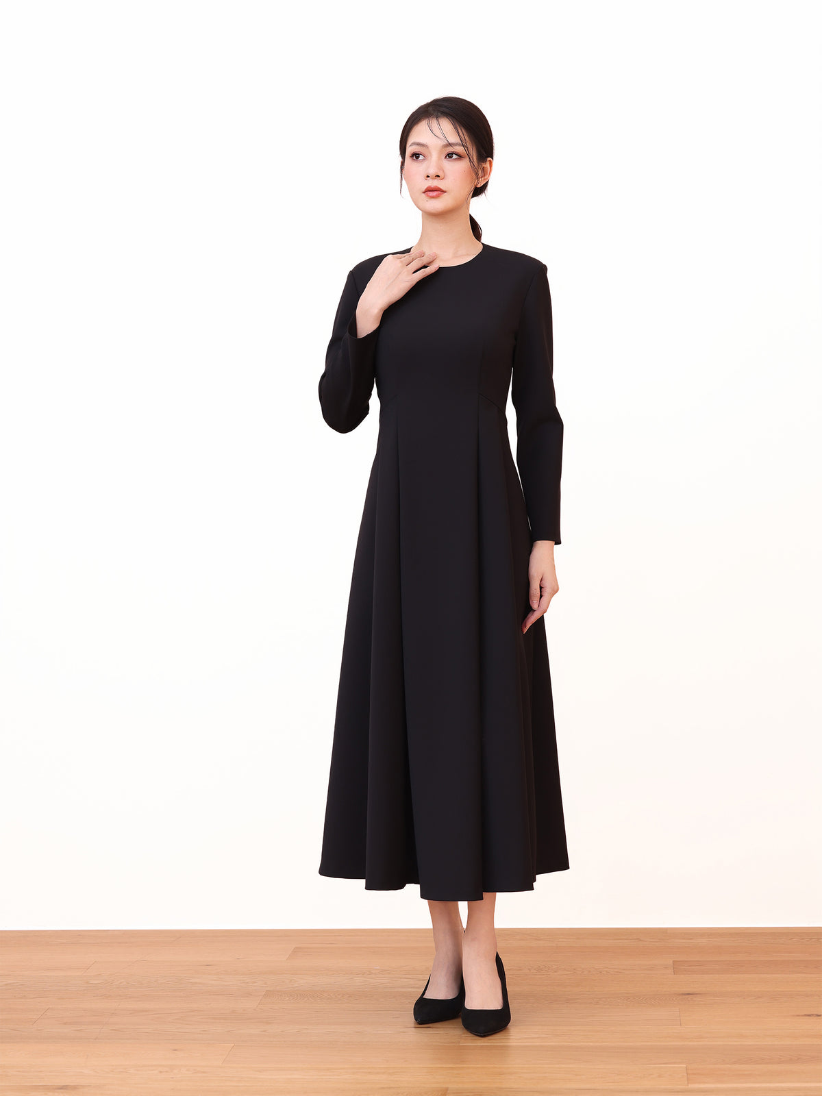 LONG SLEEVE CREW NECK A-LINE DRESS