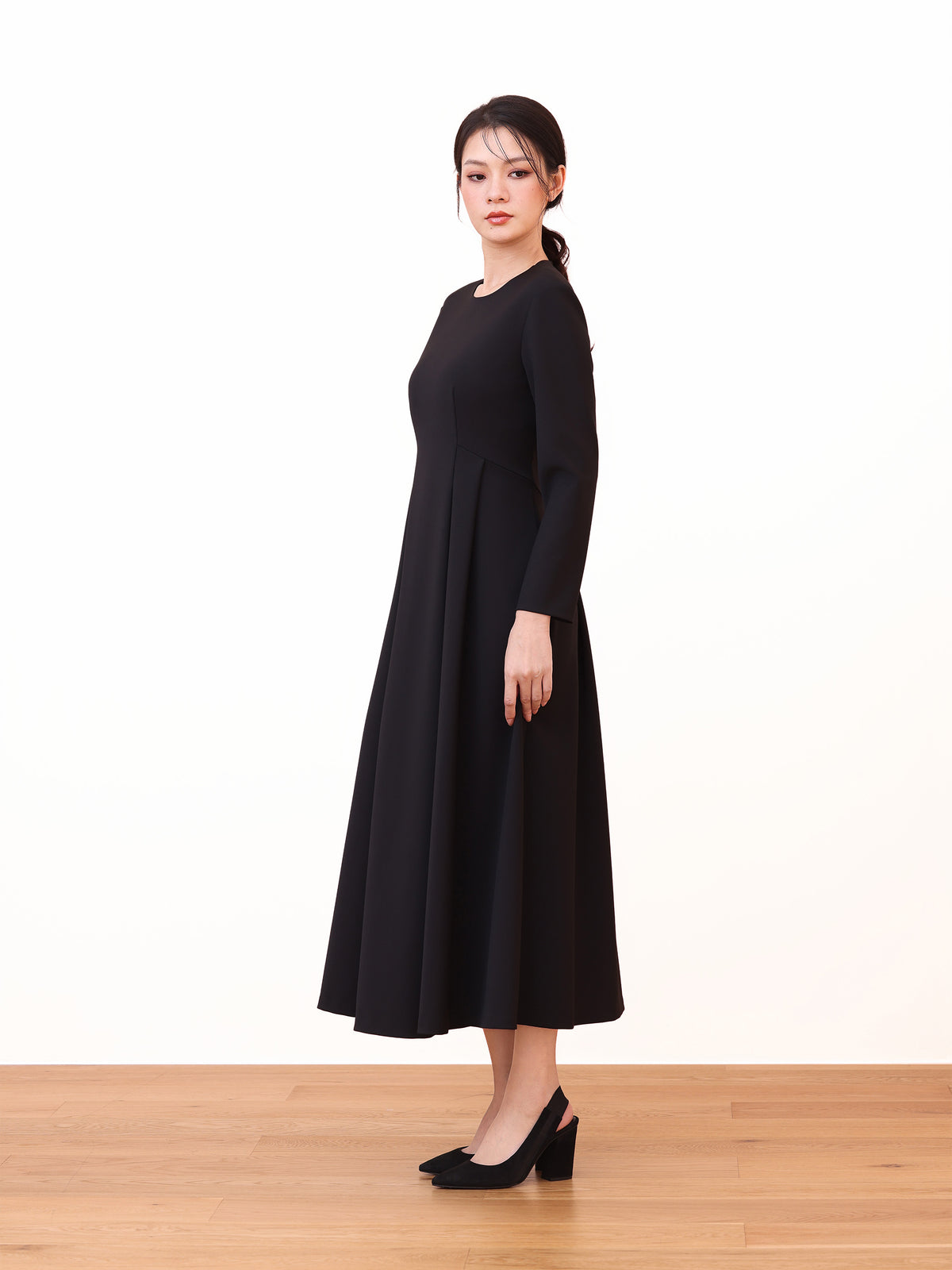 LONG SLEEVE CREW NECK A-LINE DRESS