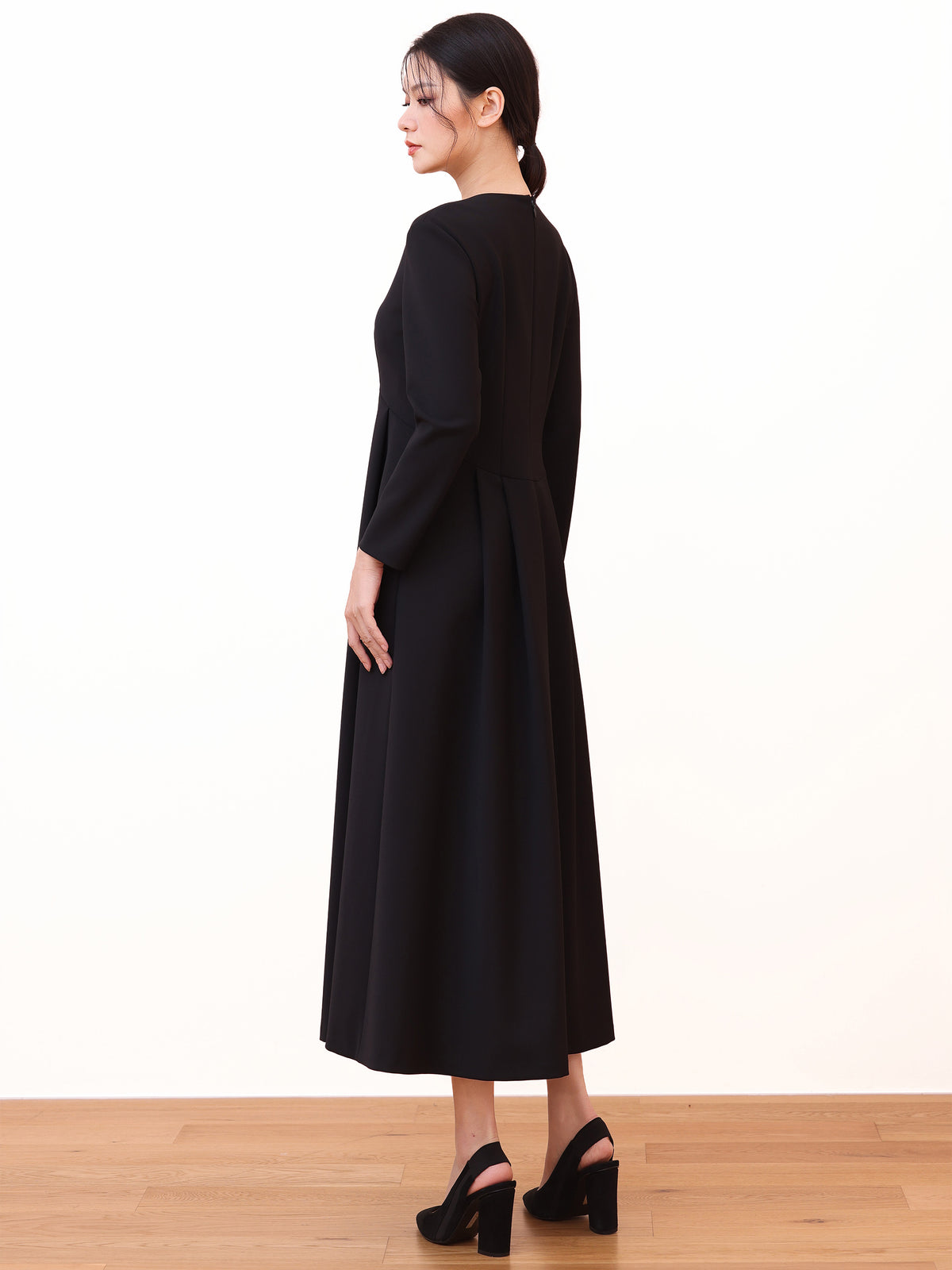 LONG SLEEVE CREW NECK A-LINE DRESS