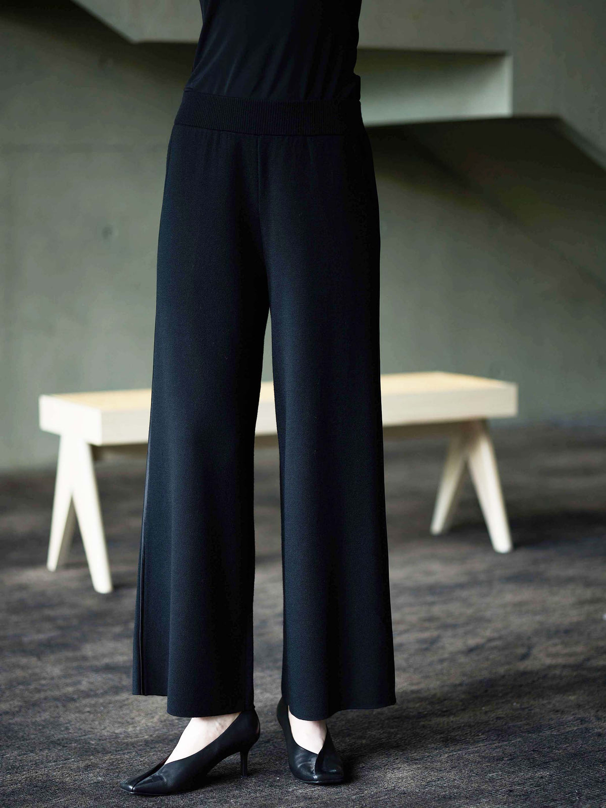 MERINO KNIT PANTS W/ PIPING DETAILS