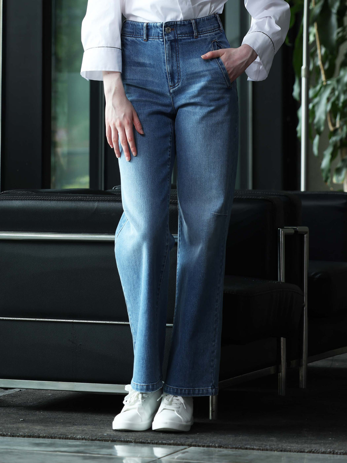 HIGH WAISTED STRAIGHT LEG DENIM