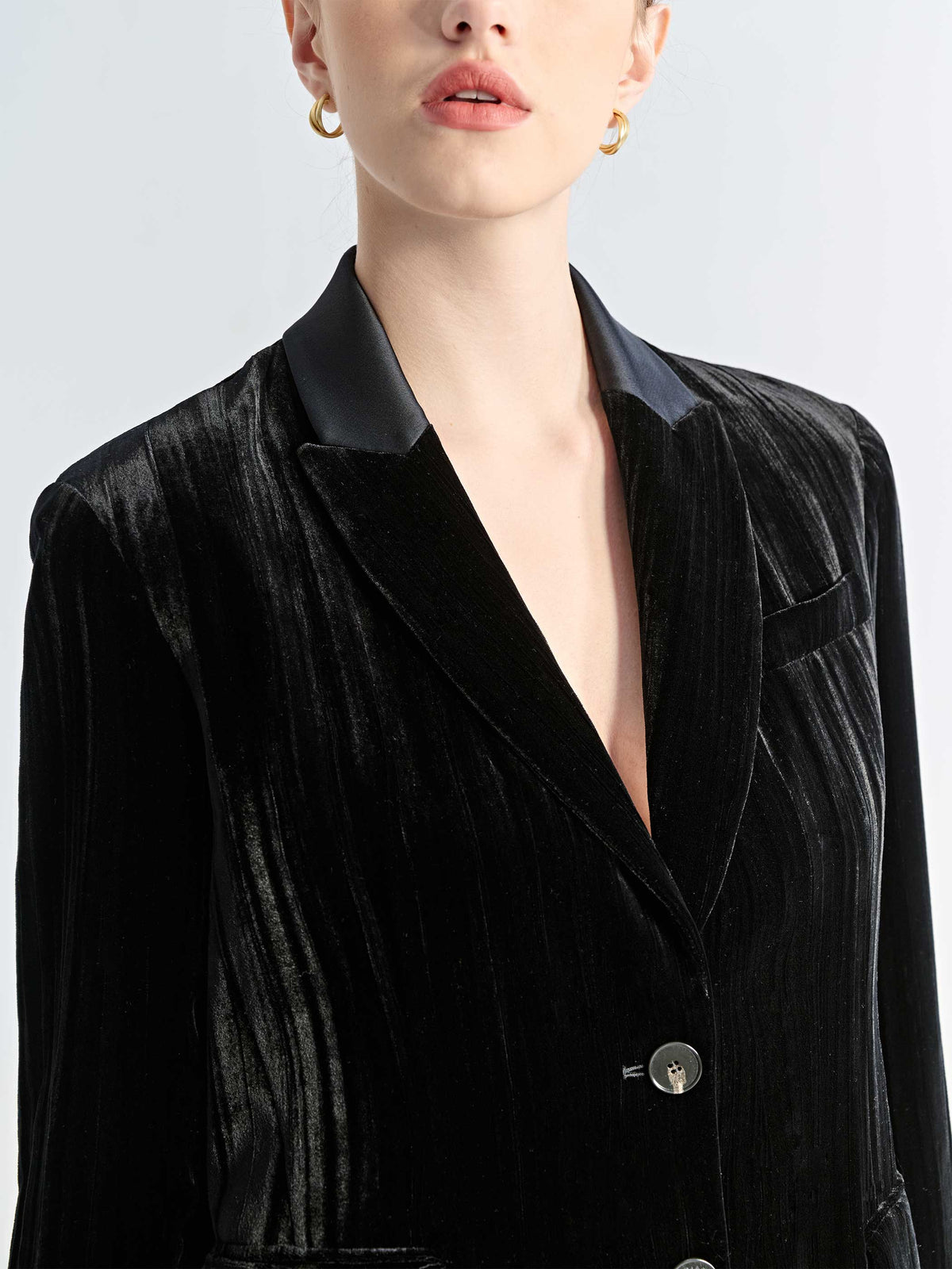 BUTTON FRONT VELVET BLAZER