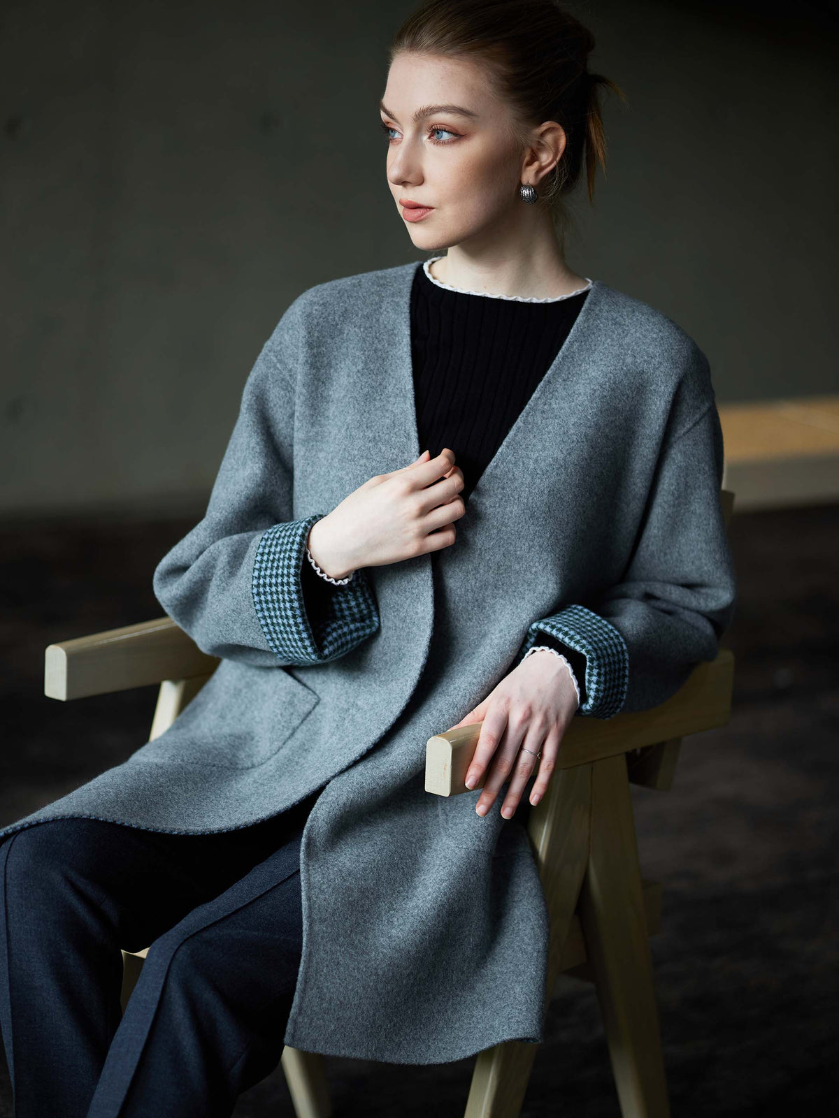 REVERSIBLE COLLARLESS COAT