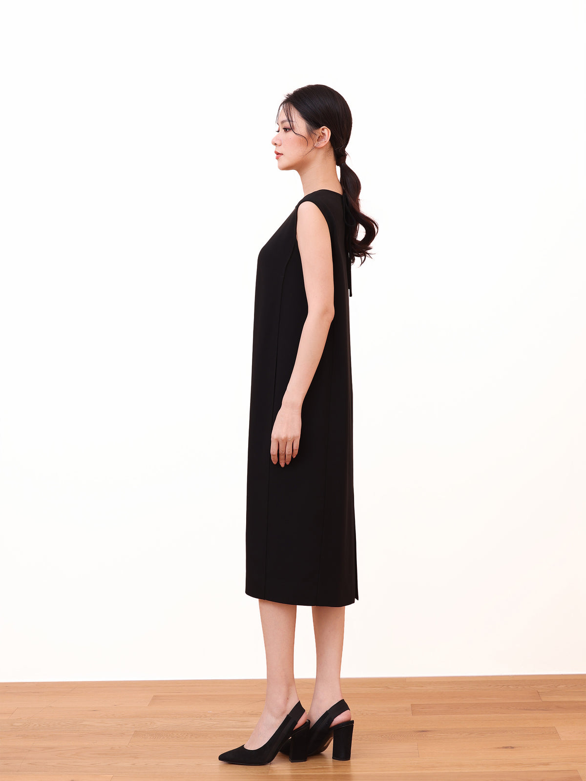 SLEEVELESS SHEATH DRESS WITH POCKETS