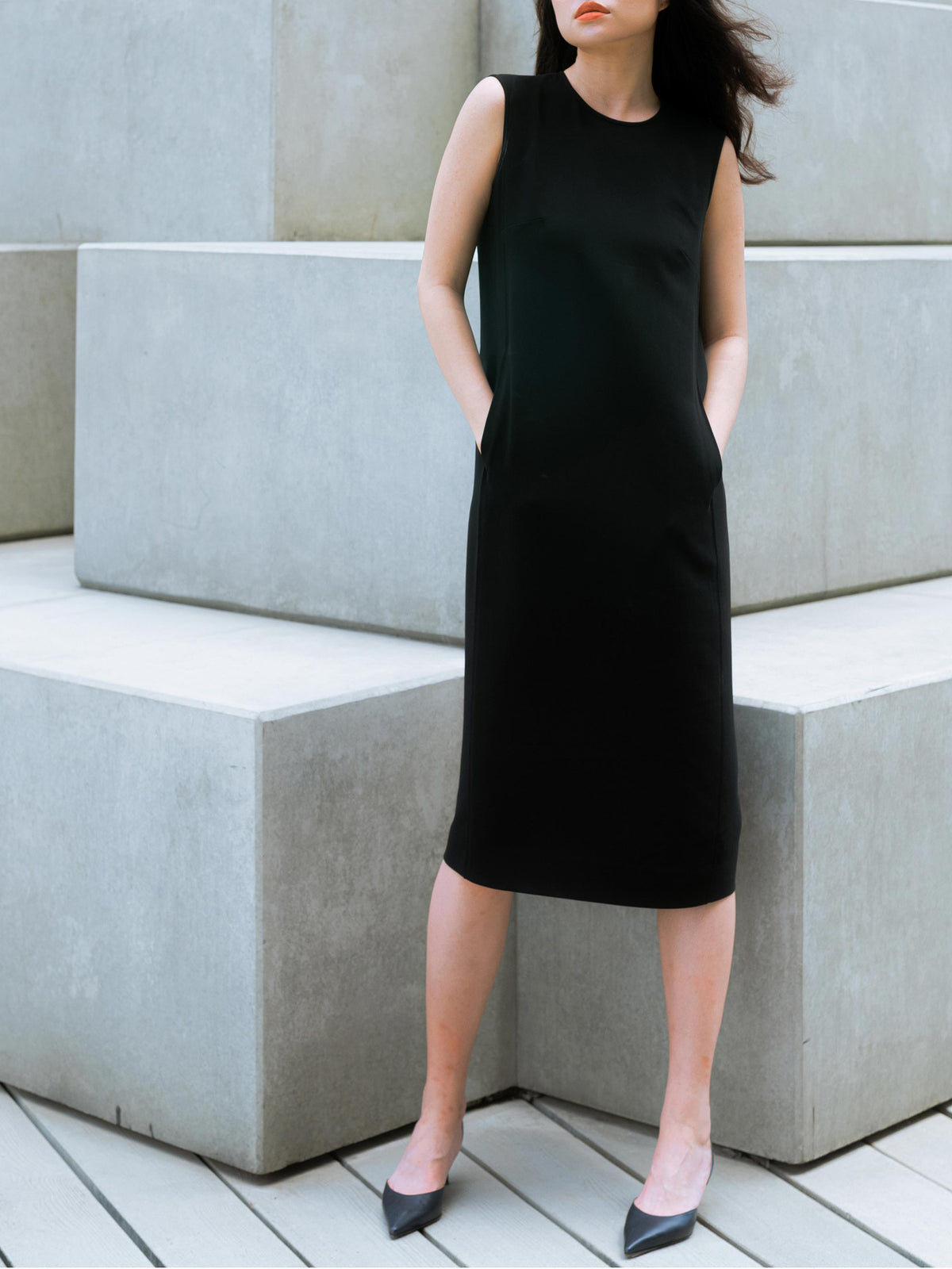 SLEEVELESS SHEATH DRESS WITH POCKETS