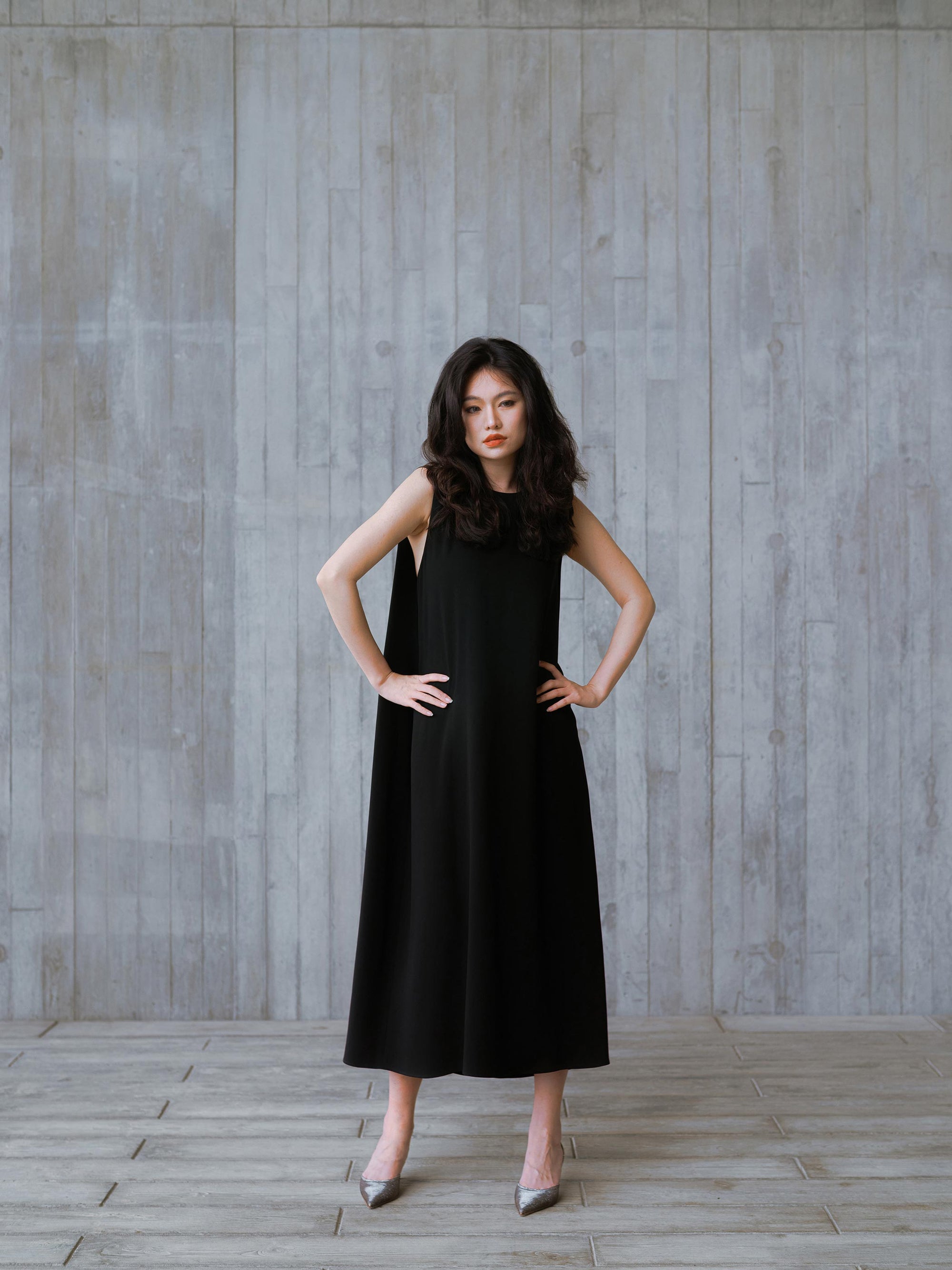 SLEEVELESS CREW NECK DRESS WITH BACK PANEL DETAIL