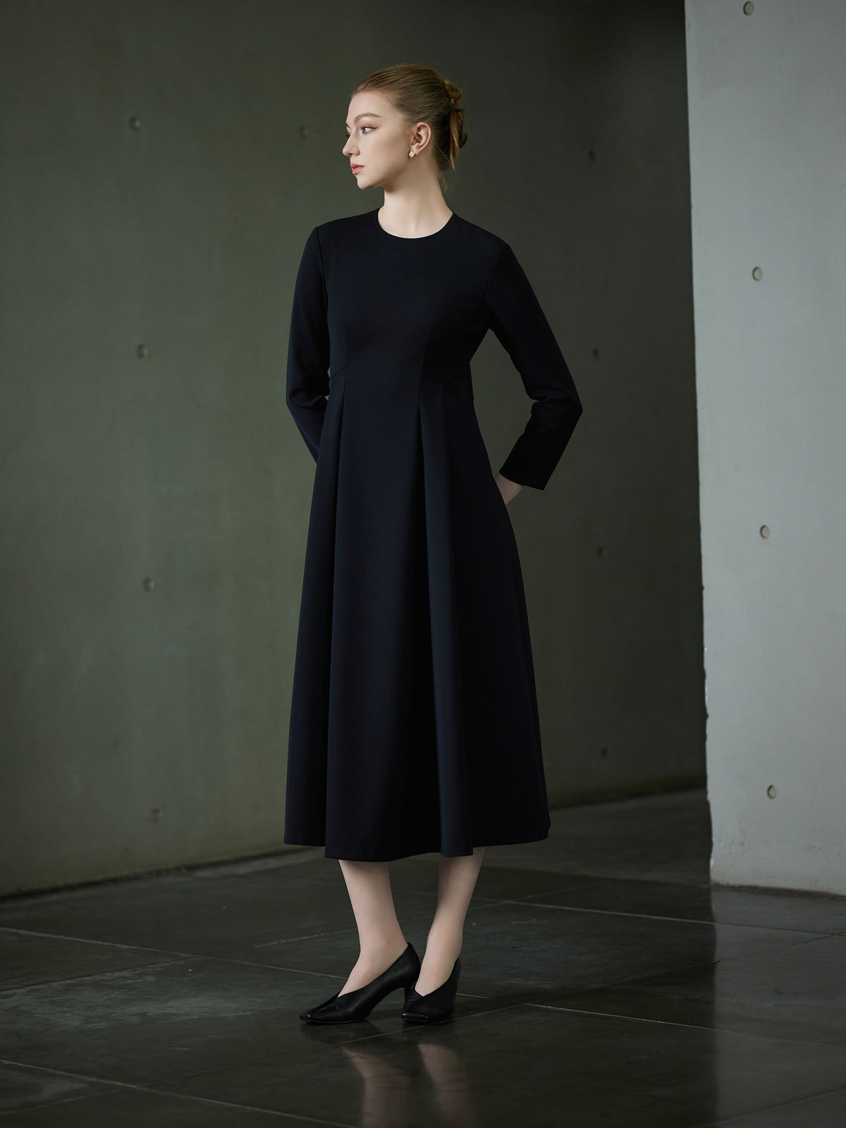 LONG SLEEVE CREW NECK A-LINE DRESS