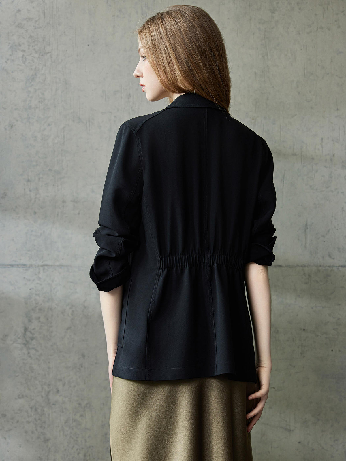 RELEXED CRAPE BLAZER W/ BACK DETAIL