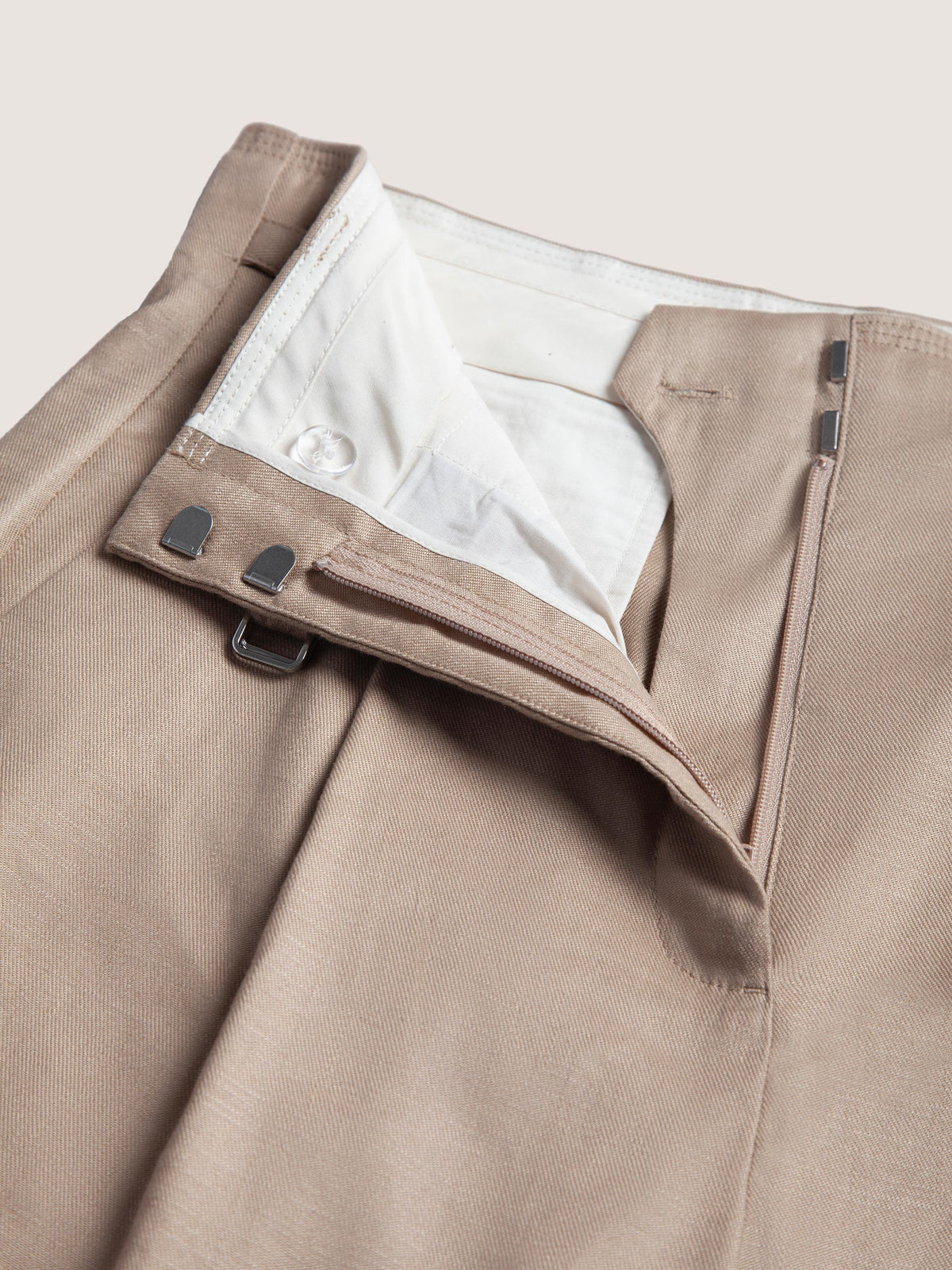 LINEN PLEATED SHORTS W/ BELT